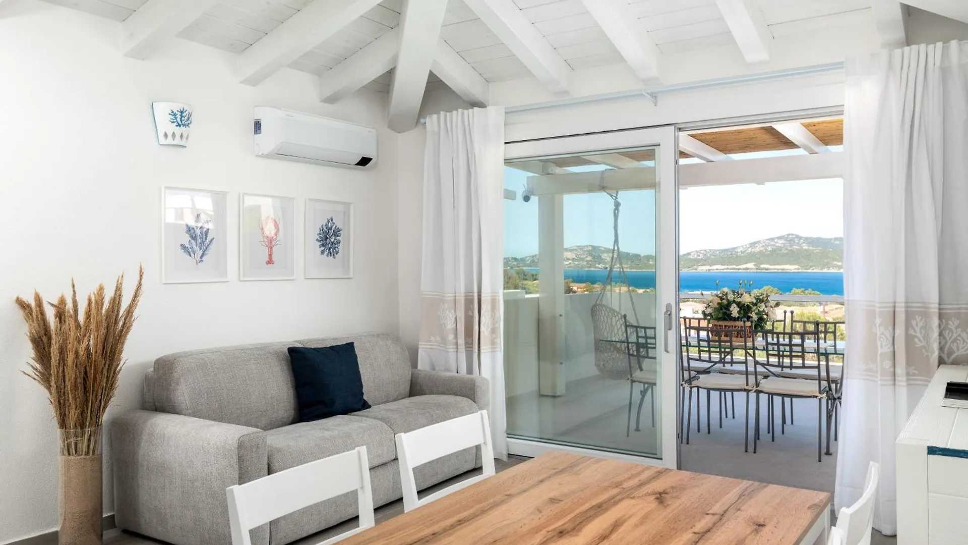 Domusmeralda - Blu - Attico Sul Mare contacts